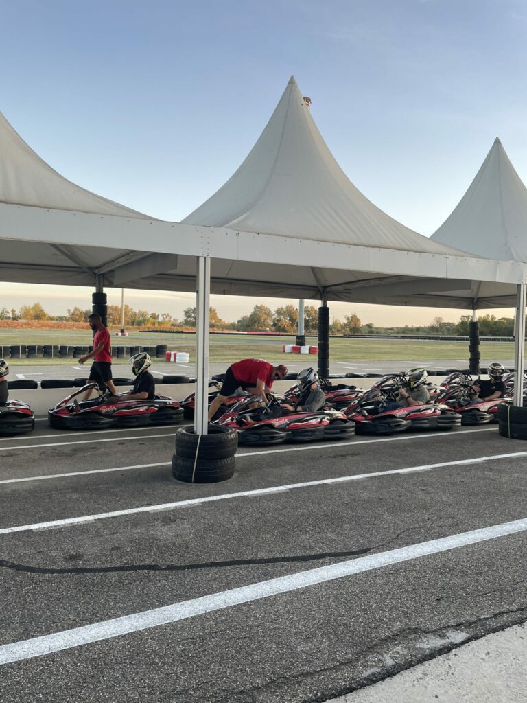 Activité karting pour répondre aux objectifs d'un séminaire d'entreprise