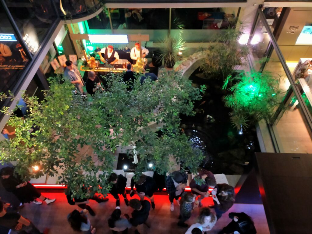 L'organisation logistique pour la présentation officielle d’un nouveau produit