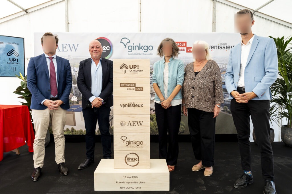 Cérémonie de Première Pierre geste symbolique