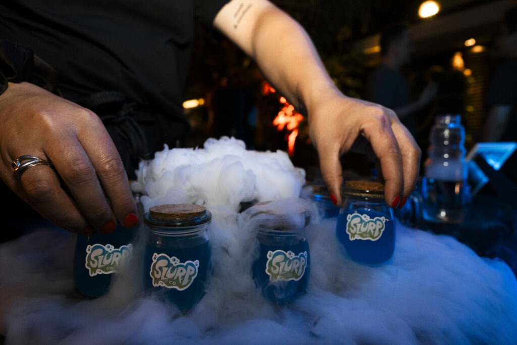 Scénographie événementielle sur-mesure_Anniversaire 10 ans shooter slurp